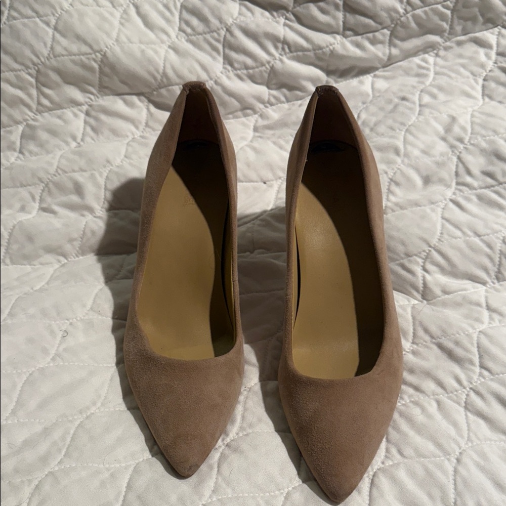 MK Tan Women's Pumps